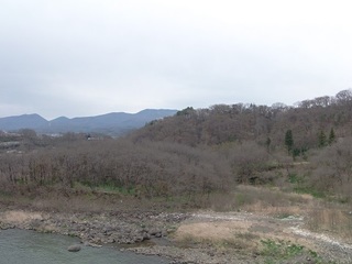 028 17.04.20 信州日帰り旅 093 向こうに懐古園.jpg