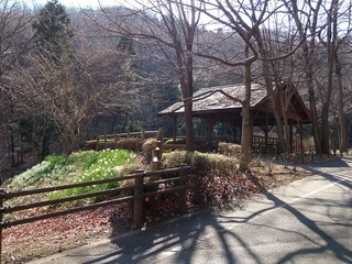 003 17.02.16 みかも山冒険他 004 あずま屋.jpg