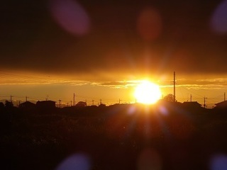 16.08.30 010 台風一過の夕陽.jpg